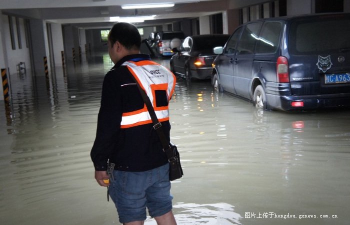 临桂山水凤凰城垃圾开发商 房子3年淹水十几回