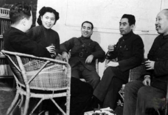 1940年春,林彪在八路军驻重庆办事处。