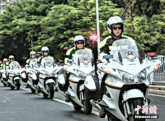三亚市建立旅游警察支队,有效遏制了旅游中的